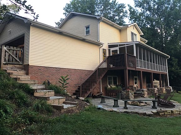 Screen Porch and Firepit