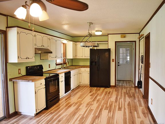 5th image of 302 S Mary Ave