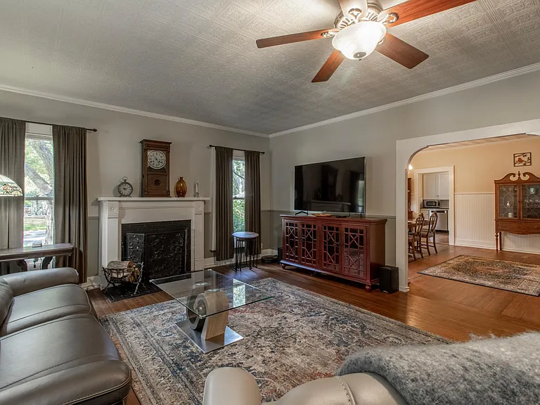 1503 S Elm St — Photo 10
