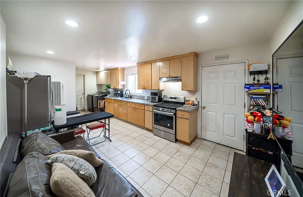 1 bed, 552 sqft, $2,400 — Photo 1