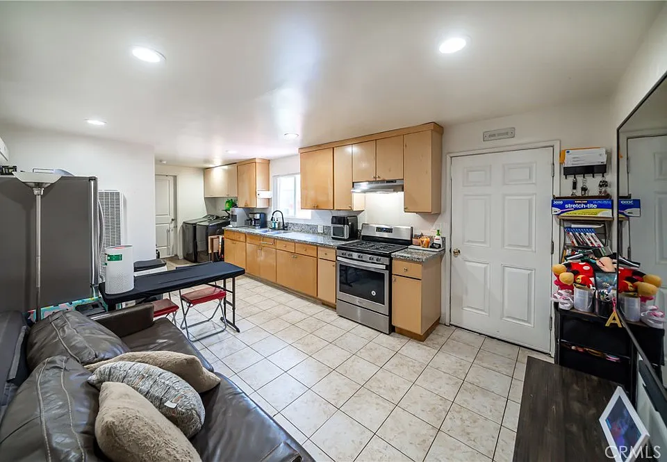 4844 Bluebell Ave