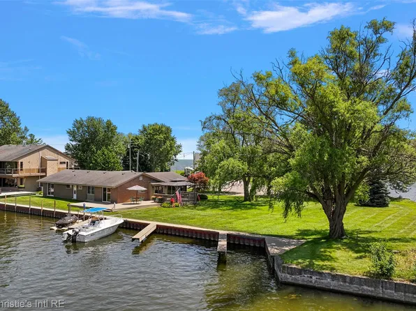 37337 Lakeshore Dr, Harrison Township, MI 48045