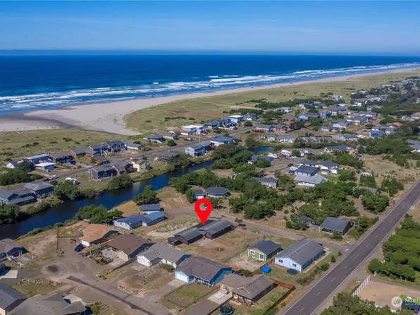 806 325th Place, Ocean Park, WA 98640