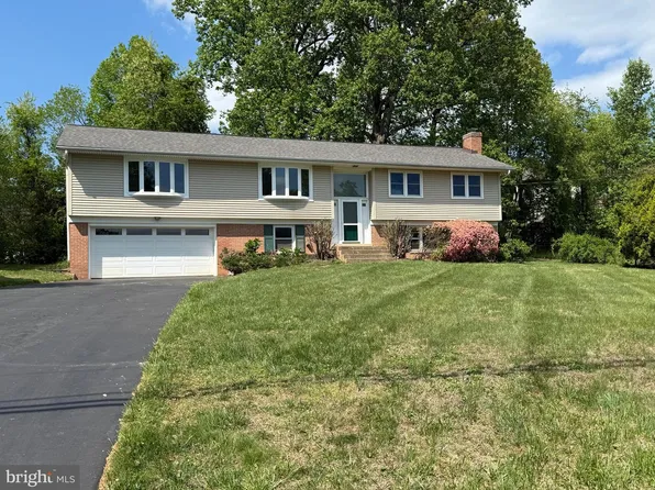 12106 Ruffin Dr, Fairfax, VA 22030