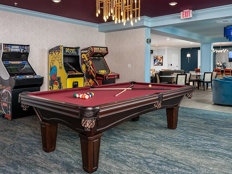 Skytop Apartments — Photo 17