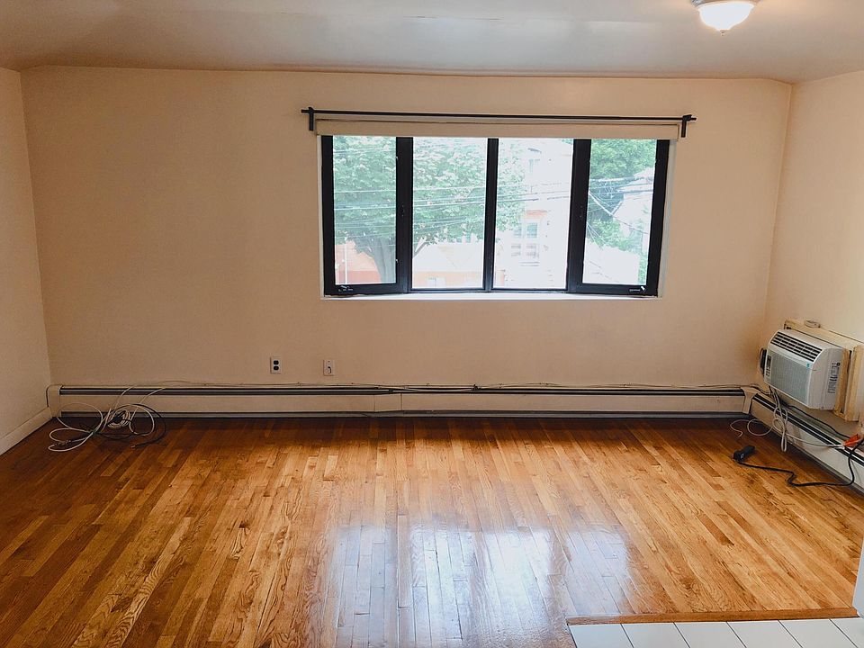 1st image of 209-54 45th Dr