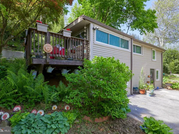 638 Sycamore Dr, Columbia, PA 17512