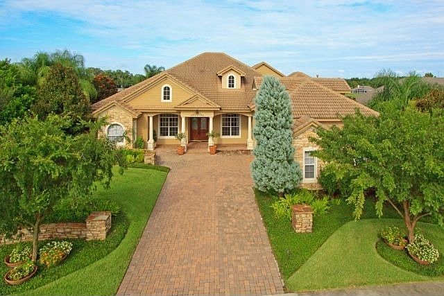 1st image of 909 Johns Point Dr