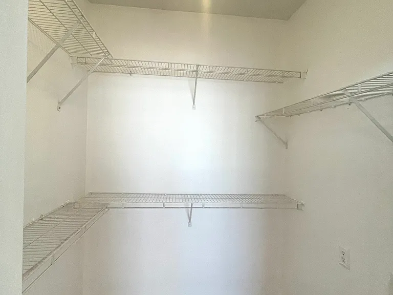 2201 Bay Club Cir — Photo 26