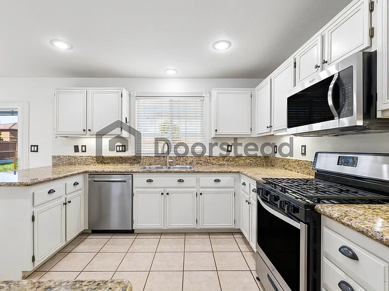42075 Dunes Ct — Photo 17