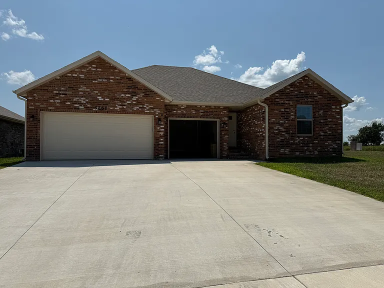 3860 W Riley St — Photo 1