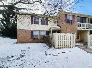 61079 Greenwood Dr, South Lyon, MI 48178