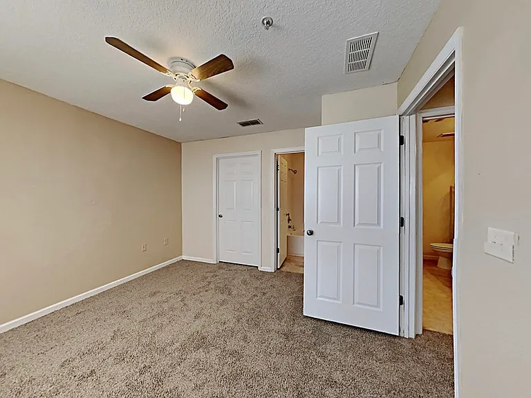 5800 Lake Pointe Village Cir #612 — Photo 11