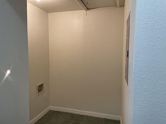 5th image of 305 E Pine St