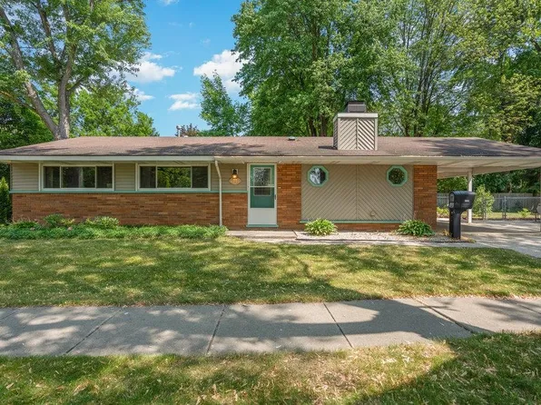 901 Airfield Ln, Midland, MI 48642