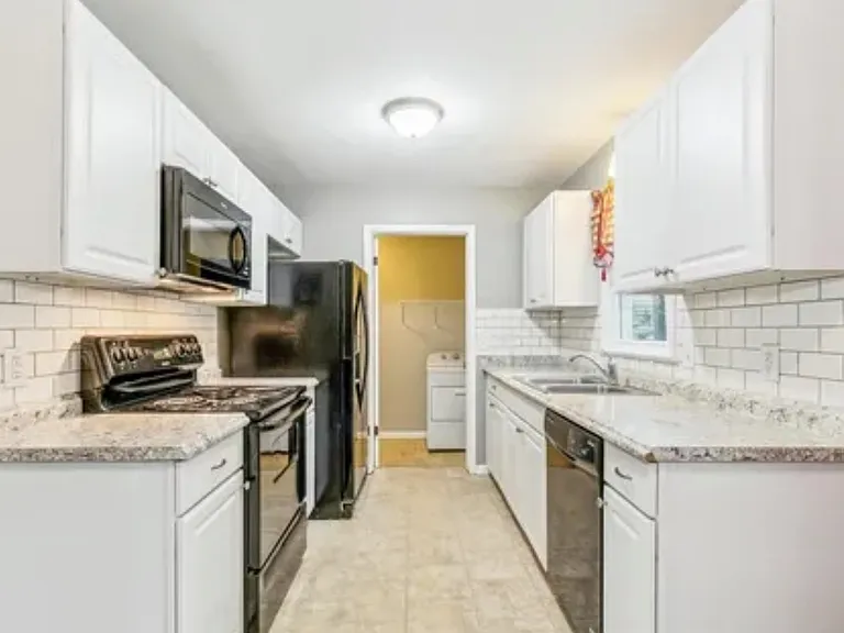 2144 S Wallace Dr — Photo 4