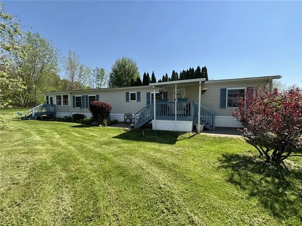 305 Sunset Dr, Holley, NY 14470