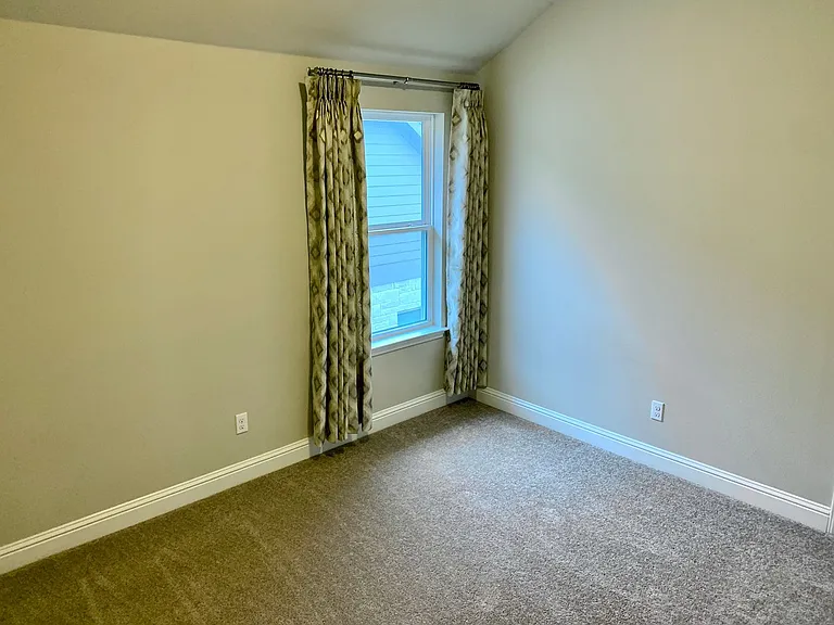 15420 Iveans Way — Photo 32