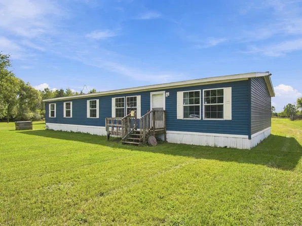 11390 E Pakes Rd, Crystal, MI 48818