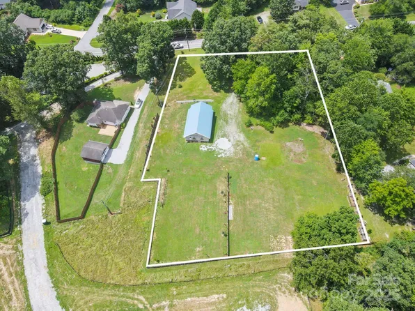 692 Stoney Mountain Rd, Hendersonville, NC 28791