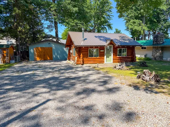 305 Devonshire Dr, Prudenville, MI 48651