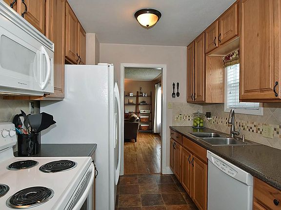 4th image of 218 E Garland Ave #Not