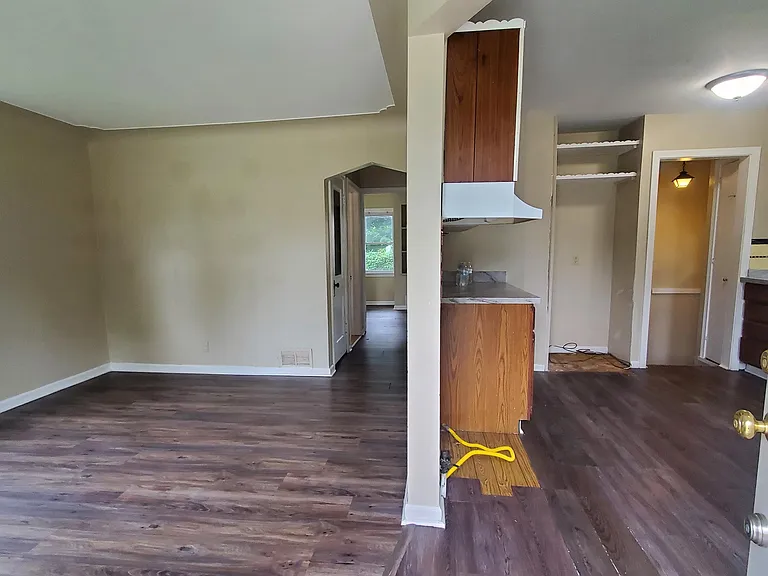 520 Burroughs Ave — Photo 7