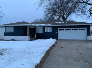 1321 Oakcrest St, Iowa City, IA 52246