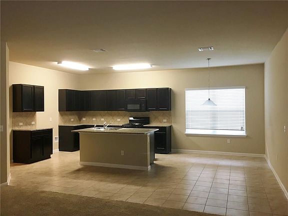 3rd image of 609 Brashear Ln