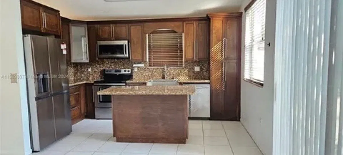 4 bed, 2.0 bath, 1590 sqft, $3,750 — Photo 3