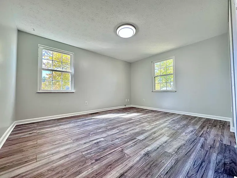 675 Woodgate Rd — Photo 10