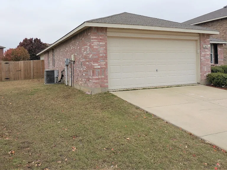 3617 Andalusian Dr — Photo 2