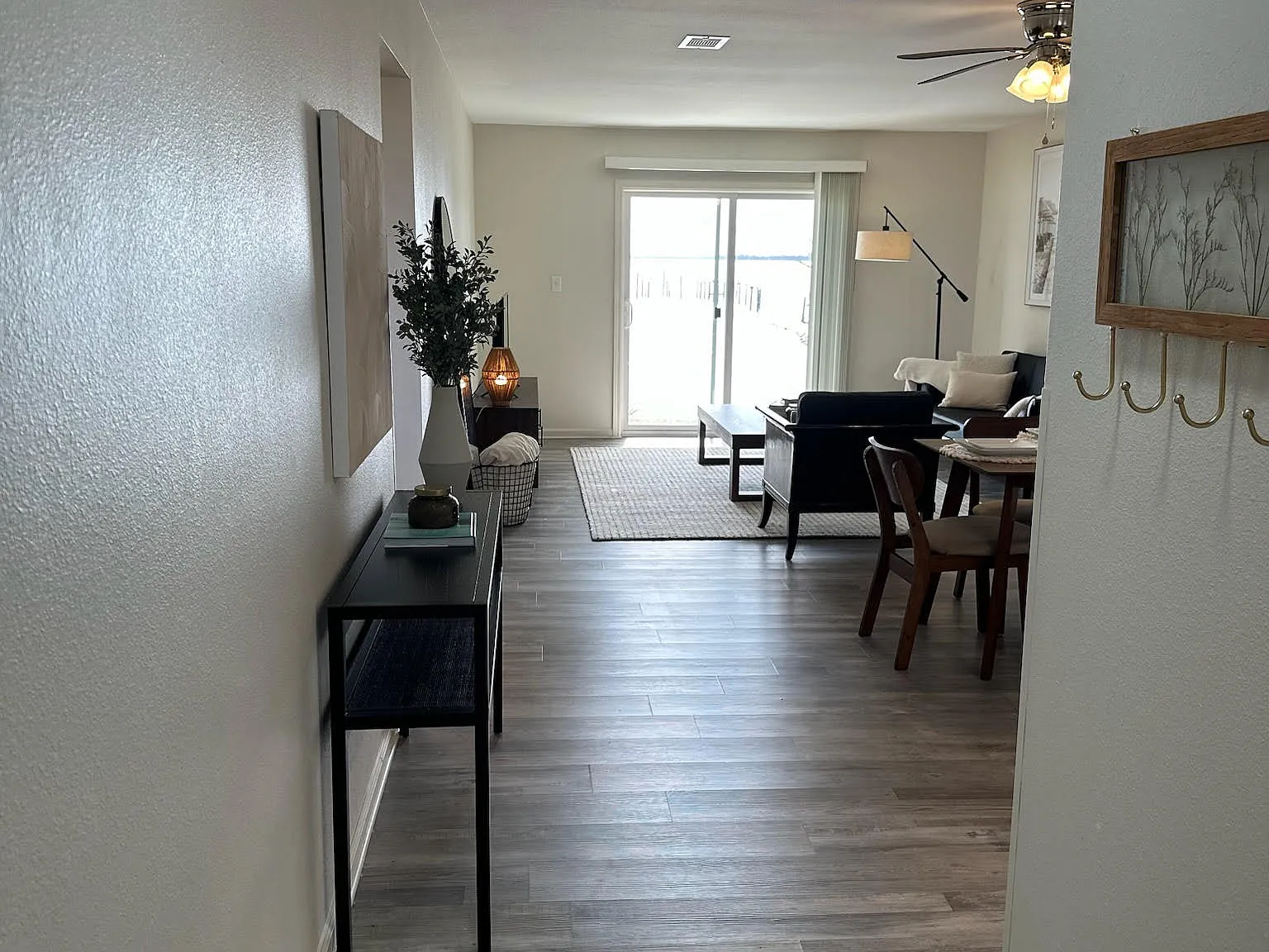 2 bed, 941 sqft, $1,800 — Photo 1