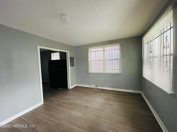 4th image of 2753 DARROW Street