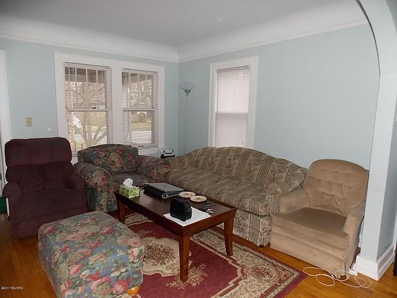 5th image of 113 Rosemary St SE