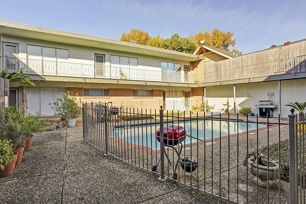 1 bed, 1.0 bath, 600 sqft, $1,195 — Photo 1