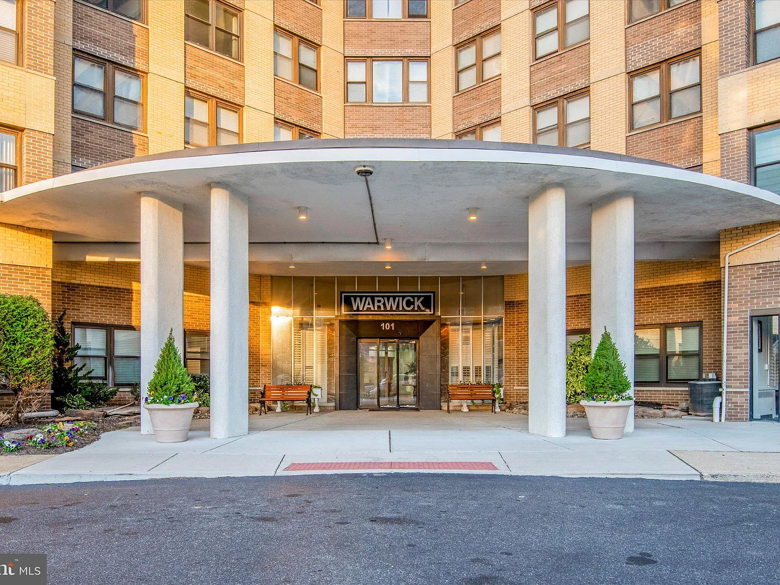 1 bed, 1.0 bath, 613 sqft, $1,700 — Photo 1