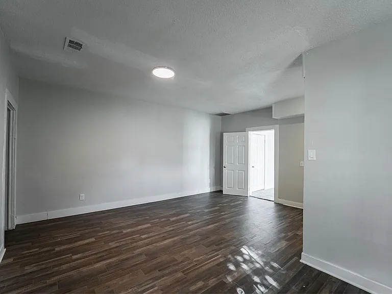 720 Main St — Photo 12