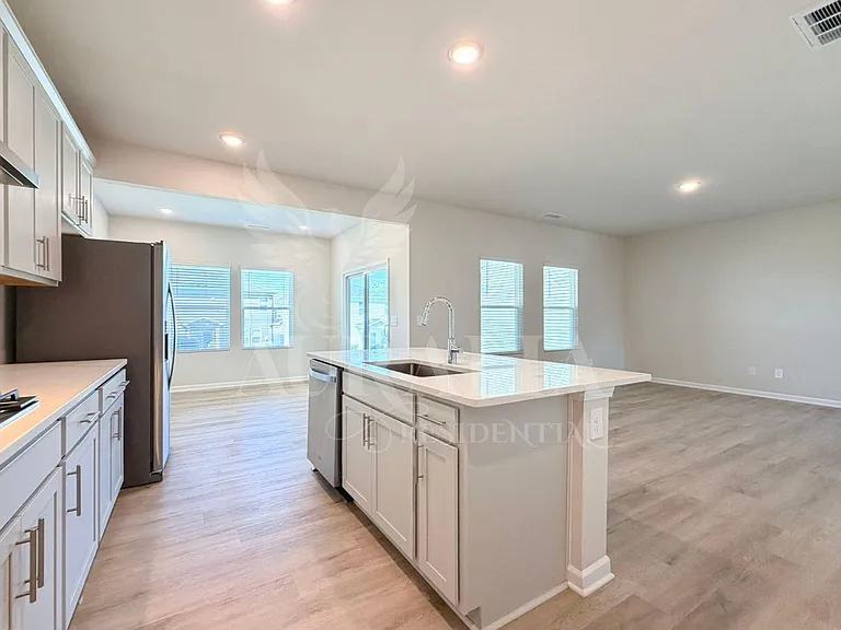 645 Red River Dr — Photo 9