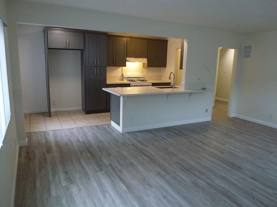 1st image of 2104 Lilac Ln