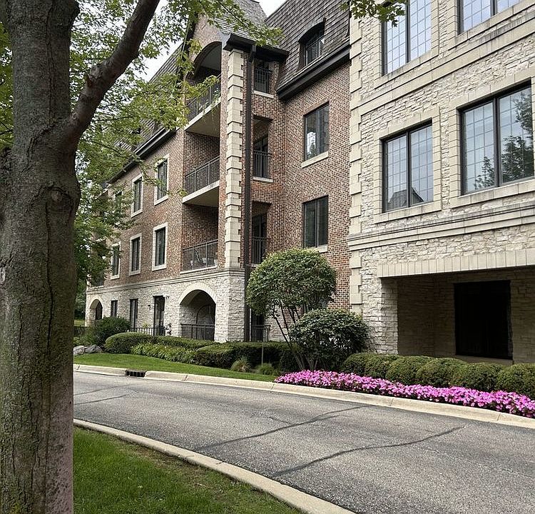 1st image of 1800 Amberley Ct APT 301