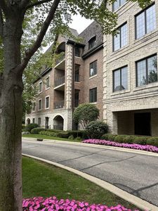 1800 Amberley Ct APT 301, Lake Forest, IL, 60045