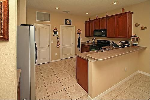 Breakfast Bar in Kitchen!