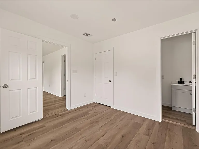 3922 Alsace St — Photo 16