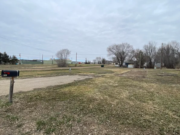 318 8th Ave E, Mobridge, SD 57601