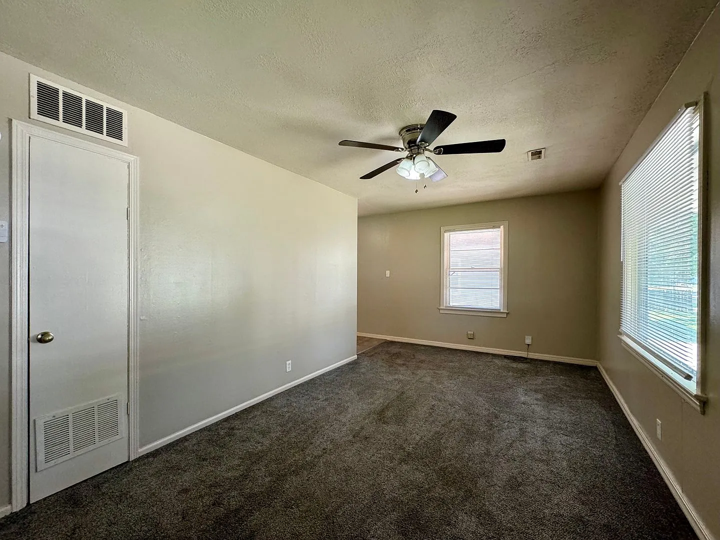 532 N Gordon - 2/1 — Photo 3
