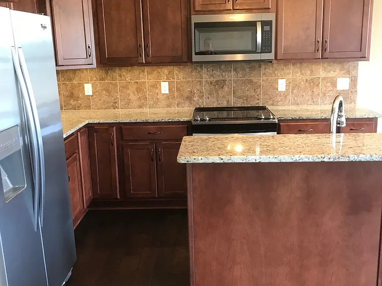 2721 London Dr — Photo 5
