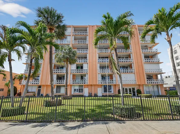 15 S Golfview Road #201, Lake Worth Beach, FL 33460