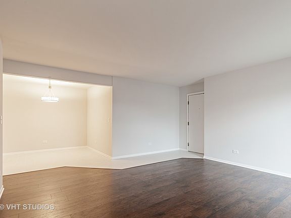 4th image of 980 N Lakeside Dr APT 1B