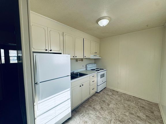 3rd image of 604 Edgar St